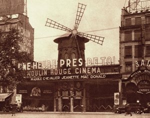 Das Kabarett und Kino „Le Moulin Rouge“ in Paris