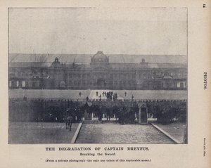 Die Degradierung von Hauptmann Dreyfus, das Brechen des Schwertes, von einem privaten Foto, das einzige, das von dieser bedauerlichen Szene gemacht wurde