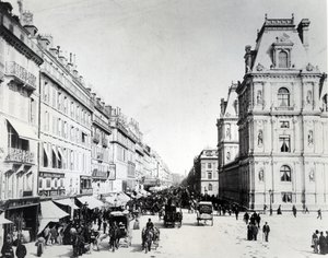 Die Rue de Rivoli und das neue Hôtel de Ville, ca. 1882 von French Photographer