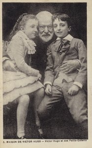 Victor Hugo (1802-1885), französischer Dichter, Romanautor und Dramatiker, mit seinen Enkeln
