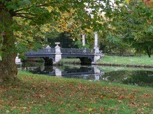 Ansicht der Brücke in den Englischen Gärten, Le Pont des Grandes Homms von French School