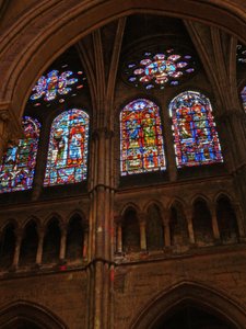 Ansicht der östlichen Fenster im südlichen Querschiff von French School
