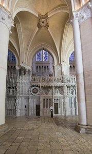 Astronomische Uhr der Kathedrale von Chartres im Chor