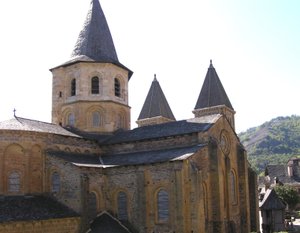Kirche St. Foy, begonnen ca. 1050 von Abt Odolric