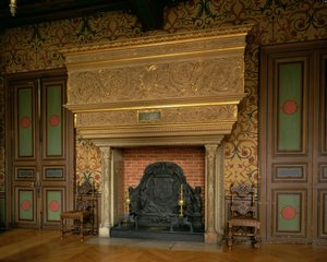 Dekorativer Kamin