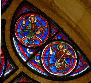 Detail des Ostrosenfensters mit zwei Ältesten der Apokalypse von French School