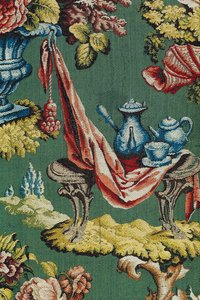 Stoff mit einer Schokoladenkanne und einer Teekanne, Lyoner Werkstatt, ca. 1730 von French School