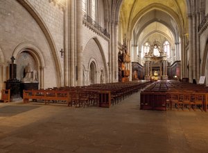 Innenansicht der Kathedrale von Angers (Maine et Loire), erbaut zwischen dem 12. und 15. Jahrhundert, die die perfekte Mischung aus romanischem und gotischem Stil darstellt.