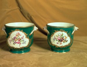 Paar Sevres Eiskühler, aus dem Frederick V Service, 1758 von French School