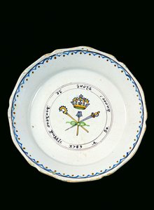 Teller dekoriert mit den drei Ständen unter der Königskrone, 1789 von French School