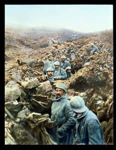 Postkarte mit französischen Soldaten in den Schützengräben, 1914-18