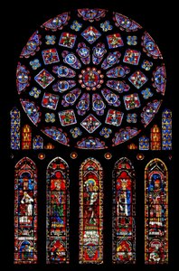 Rosettenfenster, das Könige und Propheten um die Jungfrau Maria und das Jesuskind darstellt von French School