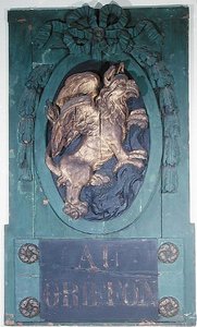 Schild für ein Möbelgeschäft im Faubourg Saint Antoine, Paris von French School