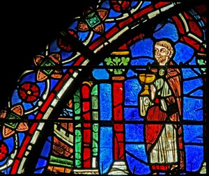 St. Cheron Fenster: Priester mit Kelch