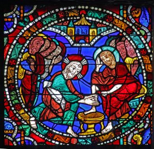 Das Passionsfenster: Christus wäscht die Füße der Jünger