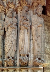 Der Prophet Simeon, Johannes der Täufer und Petrus, Statuenfiguren von der rechten Seite der zentralen Tür des Nordportals