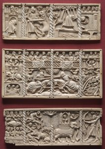 Drei Tafeln von einem Kästchen mit Szenen aus höfischen Romanzen, um 1330-1350