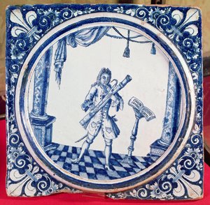 Fliese mit Darstellung eines Fagottisten, 1706 (Faience) von French School