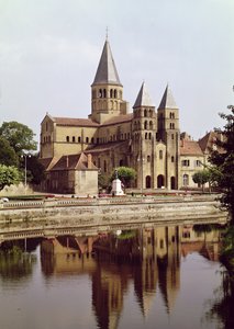 Ansicht der Kirche Notre-Dame, 11.-12. Jahrhundert