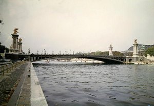 Ansicht der Pont Alexandre III, gebaut von den Ingenieuren Louis-Jean Resal (1854-1920) und Amedee Alby (1862-1942) für die Weltausstellung 1900, 1897-1900
