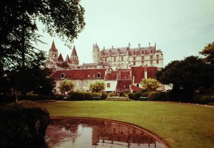 Ansicht des Schlosses und der Kirche St. Ours