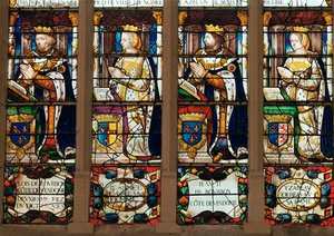 Fenster, das Louis de Bourbon (1376-1446) Comte de Vendome, Jeanne de Laval (gest. 1468) Jean II de Bourbon (1446-77) Comte de Vendome und Isabelle de Beauvau (gest. 1474) zeigt
