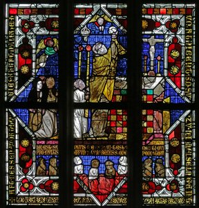 Fenster mit Darstellung eines Priesters, der die Hostie erhebt, und der Seelen im Fegefeuer von French School