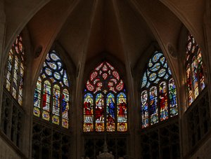 Fenster, eine Ansicht des Ostendes des Chors darstellend von French School