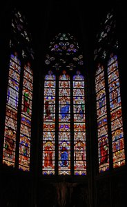Fenster w0, Maßwerklichter und Baldachinspitzen in der östlichen Kapelle darstellend von French School