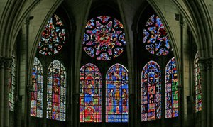 Fenster w100, Blick auf die Obergadenfenster am Ostende des Chors der Kathedrale von French School