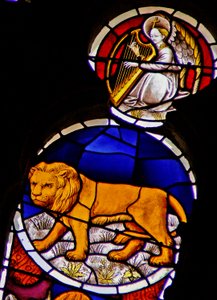 Fenster w114 Darstellung des Tierkreiszeichens Löwe