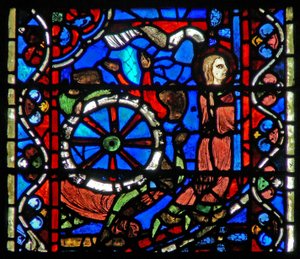 Fenster w53, Darstellung einer Szene aus dem Leben der St. Katharina: die Folterknechte bereiten das Rad für ihre Qual vor von French School