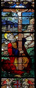 Fenster w5 mit einer Szene aus dem Leben der heiligen Maria Magdalena - die Heilige am Kreuz