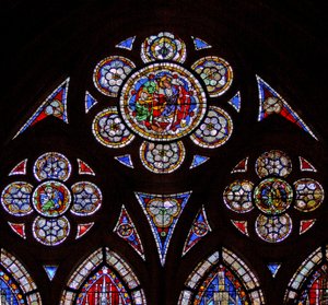 Fenster w7 mit den Maßwerklichtern mit zwei Engeln und Noli Me Tangere