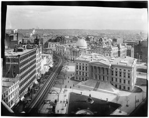 Brooklyn: Blick von oben auf das Rathaus (Borough Hall), Kings County Supreme Court, Mechanics Bank, Arbuckle Building und das Park Theatre, ca. 1896-98