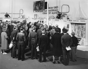 Produktvorführungen, New Yorker Weltausstellung, 1939 von Gabriel Moulin