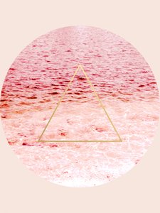 Serenes Rosa Wasser-Dreieck
