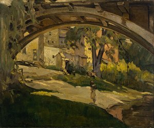 Mädchen unter gewölbter Brücke
