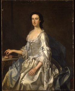 Mary, Ehefrau von Henry, 7. Lord Arundell von Wardour, in einem grauen Satinkleid, hält Rosen an einem Tisch