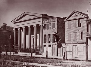 Hibernian Hall, Charleston, ca. 1864 von George N. Barnard