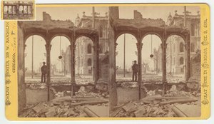 Stereograph des Gerichtsgebäudes, gesehen durch die Ruinen der Ostseite der Clark Street nach dem Chicago-Feuer von 1871, 1871 von George N. Barnard