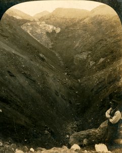 Ein Krater des Mount Tarawera, Neuseeland, um 1909