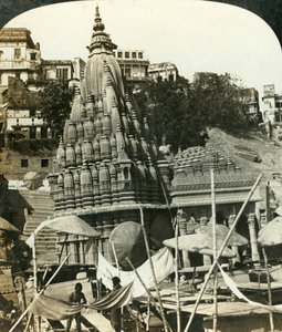 Tempel am Ufer des Ganges, Benares, Indien, ca. 1909 von George Rose