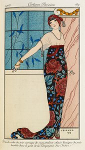 Großes Abendkleid, Mieder aus hautfarbener Musselin, Tunika aus bestickter Seide im Stil der „Compagnie des Indes“. Costumes Parisiens Nr. 69. Frau trägt ein Abendkleid mit einem Mieder aus Chiffon und einer bestickten Seidentunika. Sie trägt auch einen ro