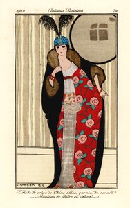 Frau im weißen Krepp-de-Chine-Kleid, Umhang aus Otter- und Stinktierfell mit Blumenmuster gefüttert, Schädelkappe mit Federn. Robe de crepe de chine blanc garnie de renard, manteau de loutre et skunks. Handkolorierte Pochoir-Radierung nach einer Illustrati von Georges Barbier