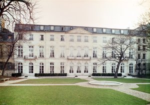 Ansicht der Gartenfassade des Hotel de Beauharnais, erbaut 1713. Innenansicht des Salon Vert im Appartement von Prinz Eugene de Beauharnais (1781-1824) von Germain Boffrand