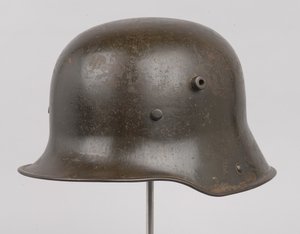 Deutscher Stahlhelm, ca. 1916 von German School