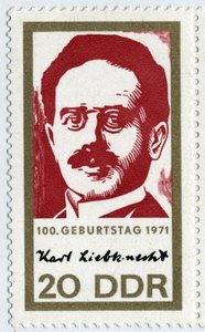 Briefmarke, die Karl Liebknecht (1871-1919) darstellt, einen deutschen revolutionären Kommunisten, Mitbegründer der Spartakusbewegung (Spartakismus oder Deutsche Sozialdemokratische Partei) von German School