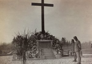 Album "Bilder des Krieges II": Kriegsdenkmal in Gradisca (s/w Foto) von Gigliucci Gigliucci