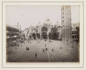 Ansicht des Markusplatzes, der Markusbasilika und des Fußes des Campanile